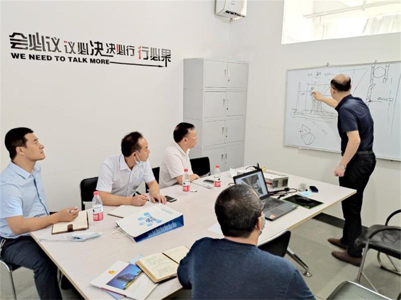 北京韓建集團領導親臨藍鵬測控考察合作