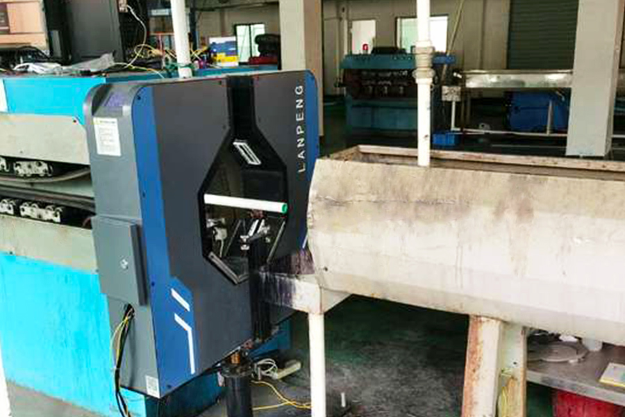 【科普】雙軸測徑儀是根據(jù)哪個(gè)測量值控制外徑